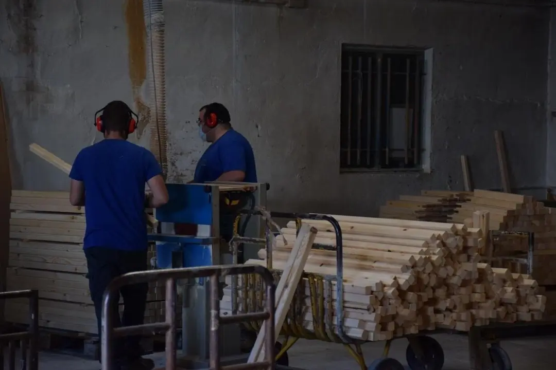 Archivo - Trabajadores del sector de la construcci&oacute;n