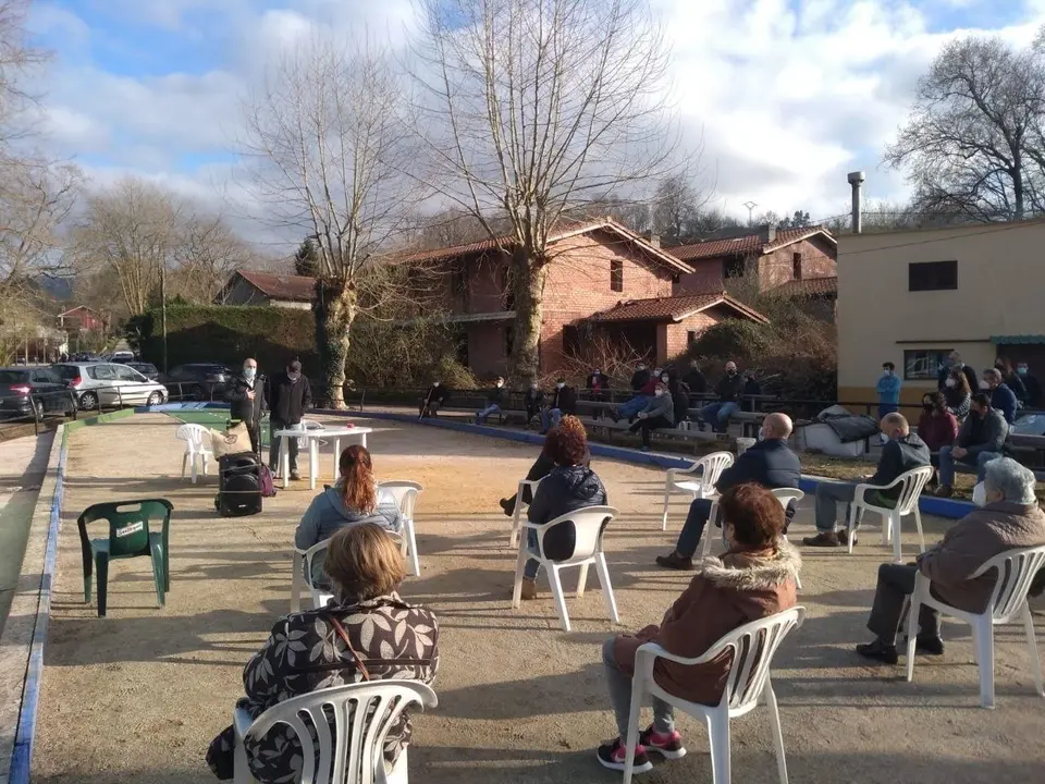 Israel Ruiz Salm&oacute;n en una charla vecinal
