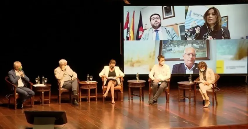 Archivo - Miriam D&iacute;az participa en la mesa redonda 'Retos y oportunidades de la sostenibilidad en destino