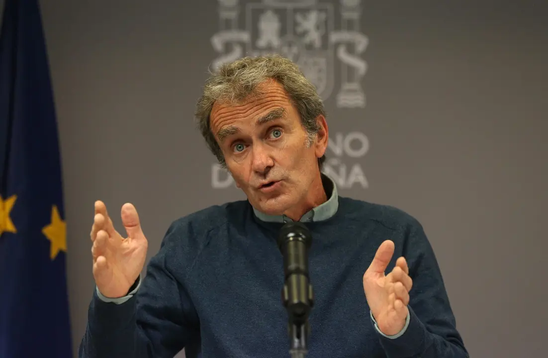 El director del Centro de Alertas y Emergencias Sanitarias (CCAES), Fernando Sim&oacute;n durante una rueda de prensa convocada ante los medios, a 19 de abril de 2021, en el Ministerio de Sanidad, Madrid, (Espa&ntilde;a). 