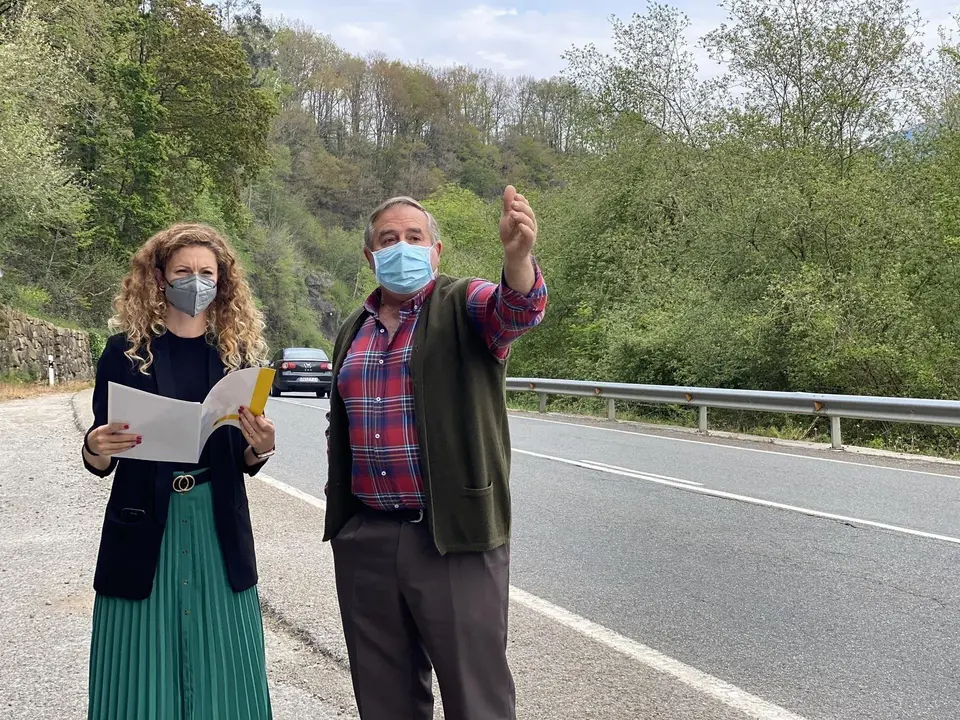 La delegada del Gobierno, Ainoa Qui&ntilde;ones, y el alcalde de Luena, Jos&eacute; &Aacute;ngel Ruiz