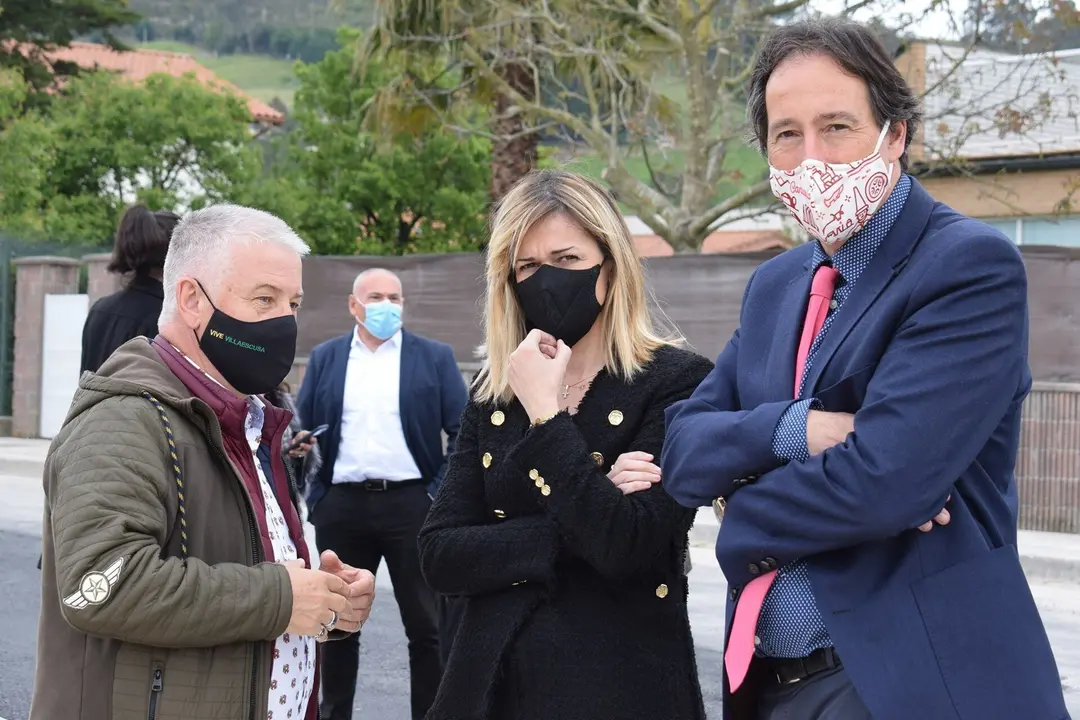 El Consejero De Obras P&uacute;blicas,, Jos&eacute; Luis Gochicoa, Visita Las Obras Que Se Est&aacute;n Acometiendo En La Carretera Entre Parbay&oacute;n Y Riosapero.