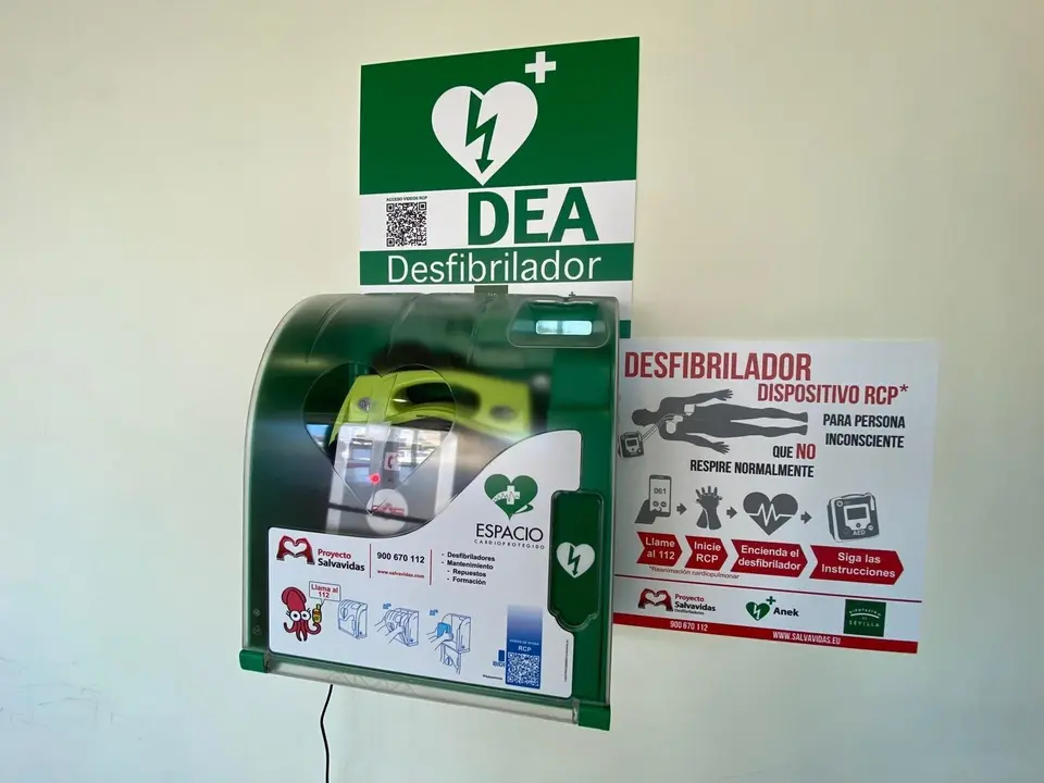 Archivo - Desfibrilador