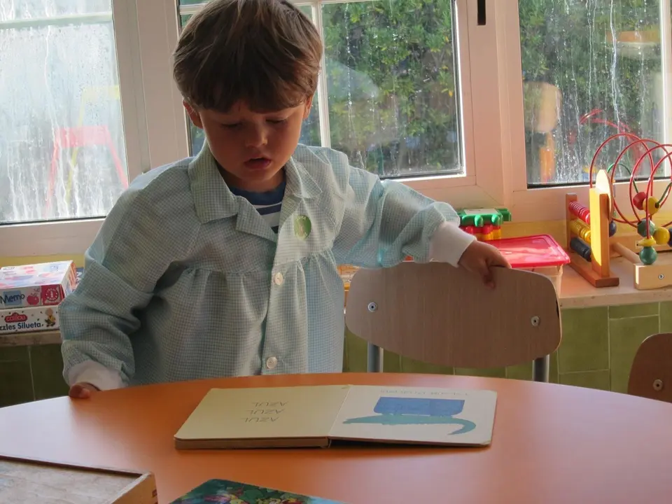 Archivo - Un ni&ntilde;o en un aula