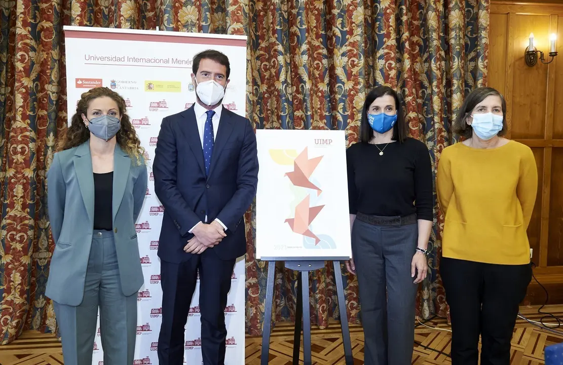 La recora de la UIMP, Maria Luz Moran, el subsecretario del Ministerio de Universidades, Luis Cerd&aacute;n, la delagada del Gobierno,  Ainoa Qui&ntilde;ones, y la alcaldesa de Santander, Gema Igual, en la presentaci&oacute;n de los &lsquo;Cursos de verano 2021&rsquo;