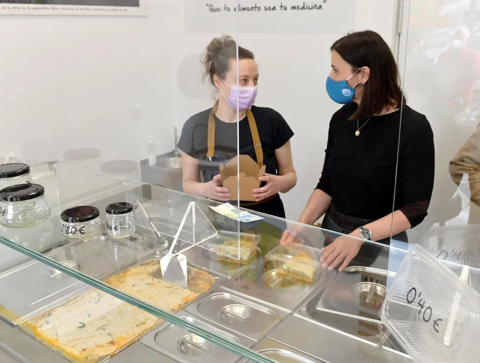 Visita de la alcaldesa de Santander, Gema Igual, al establecimiento 'Ecotierruca', ganador del programa 'Coworking' 2018