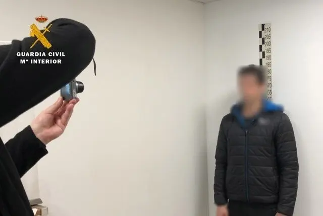 La Guardia Civil practica 35 detenciones en siete provincias por abusar sexualmente de menores a trav&eacute;s de una web de citas