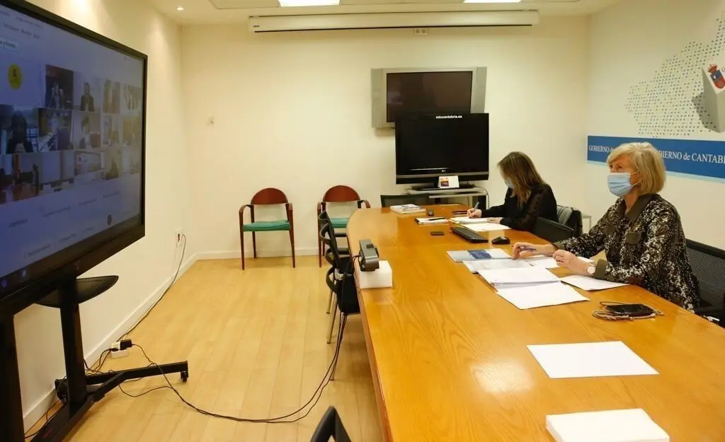 La consejera de Educaci&oacute;n y Formaci&oacute;n Profesional, Marina Lomb&oacute;, inaugura la I Jornada Monogr&aacute;fica sobre Protecci&oacute;n de Datos en centros educativos.