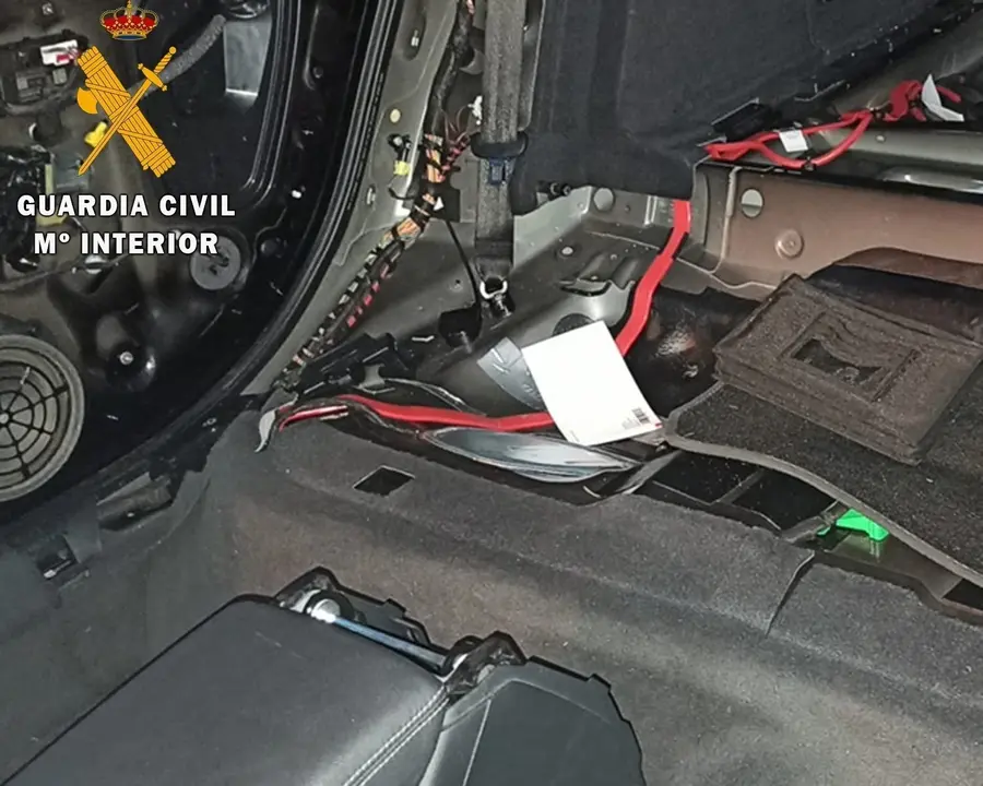 Veh&iacute;culo desmontado objeto de la investigaci&oacute;n