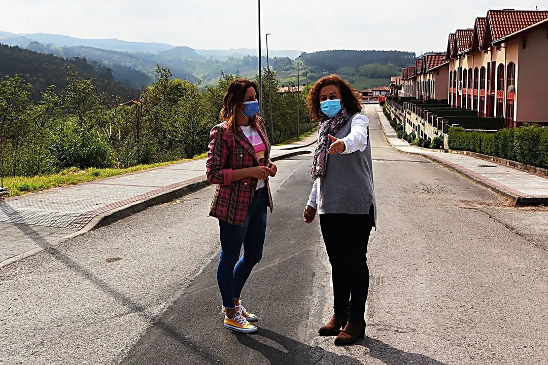 Alcaldesa de Comillas, en obras de mejora de red de saneamiento ejecutadas por Obras P&uacute;blicas