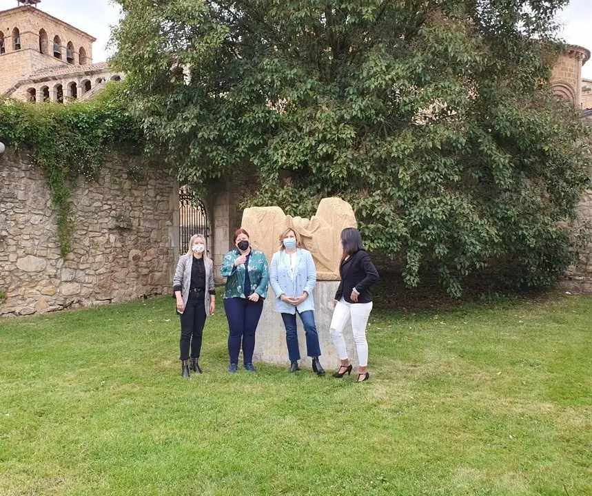 El Ayuntamiento de Santillana del Mar entrega los premios del concurso de microrrelatos en el Museo Jes&uacute;s Otero