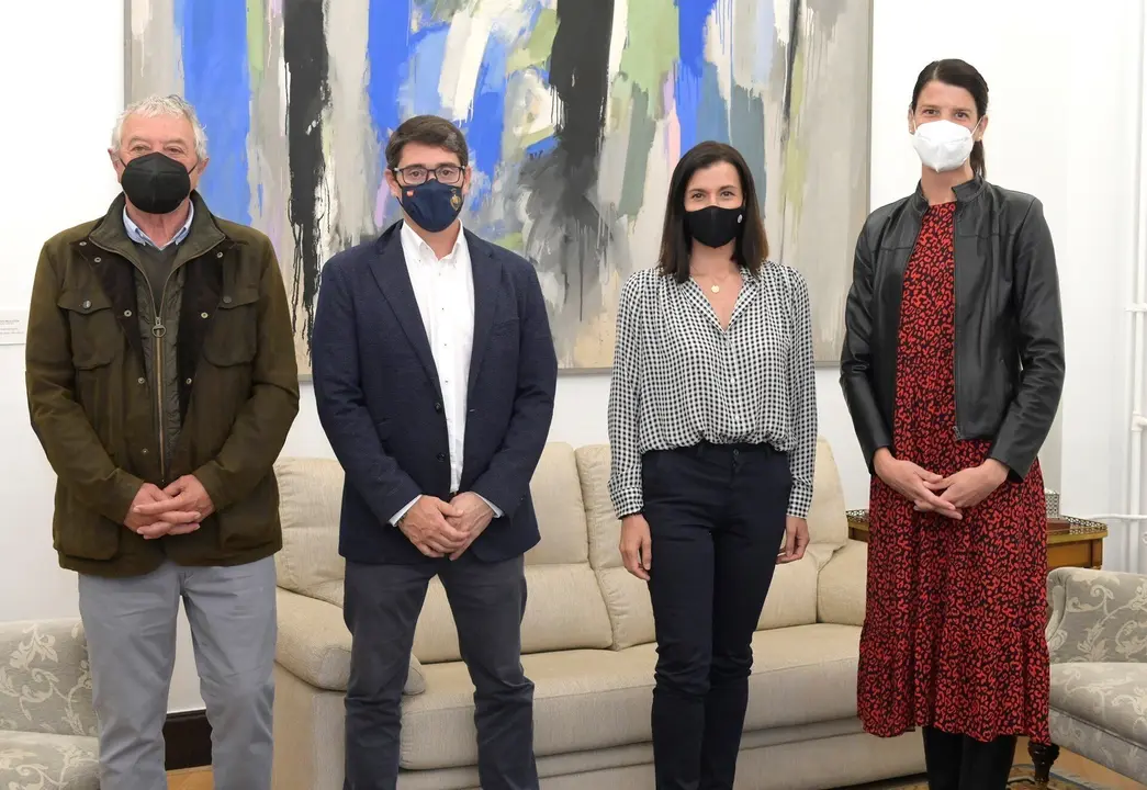 La alcaldesa de Santander, Gema Igual; y la exatleta Ruth Beitia; junto con Ram&oacute;n Torralbo y Felipe P&eacute;rez Manso