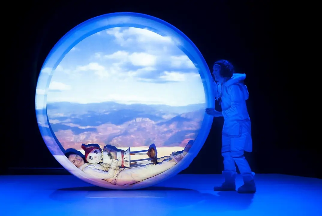 Archivo - Escena de la obra de teatro 'Igl&uacute;'