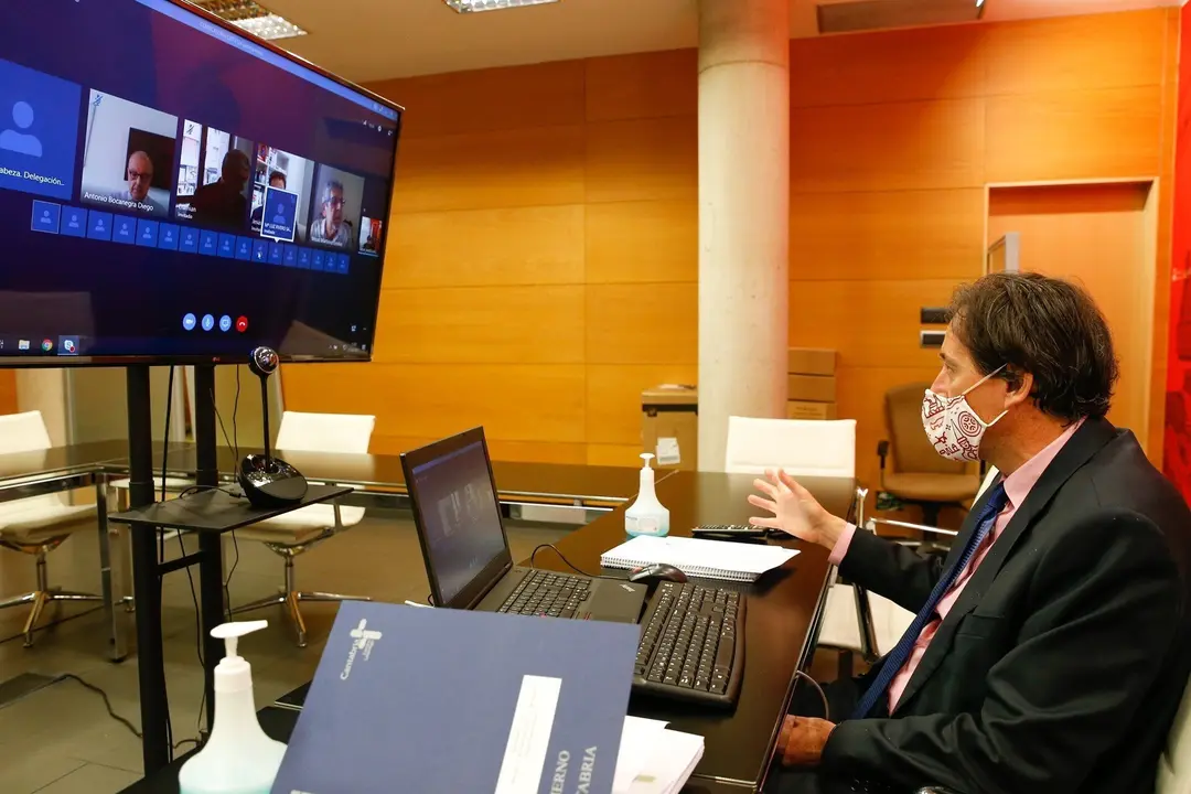 El consejero de Obras P&uacute;blicas y Ordenaci&oacute;n del Territorio y Urbanismo, Jos&eacute; Luis Gochicoa, en la reuni&oacute;n de COTU, donde se ha presentado el avance del PROT