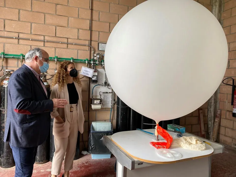 La delegada del Gobierno en Cantabria, Ainoa Qui&ntilde;ones, y el director de la AEMET en Cantabria, Jos&eacute; Luis Arteche
