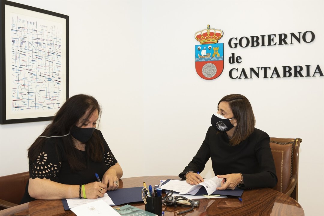 RLa consejera de Presidencia, Interior, Justicia yAcción Exterior, Paula Fernández Viaña,se reúne con la alcaldesa de Ruiloba, Sara Portilla
