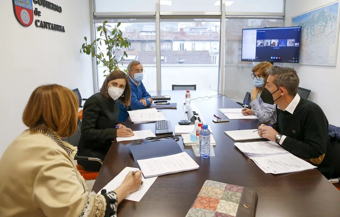 La consejera de Presidencia, Interior, Justicia y Acci&oacute;n Exterior, Paula Fern&aacute;ndez Via&ntilde;a, participa en la reuni&oacute;n de la Comisi&oacute;n de Coordinaci&oacute;n de Polic&iacute;a Local.