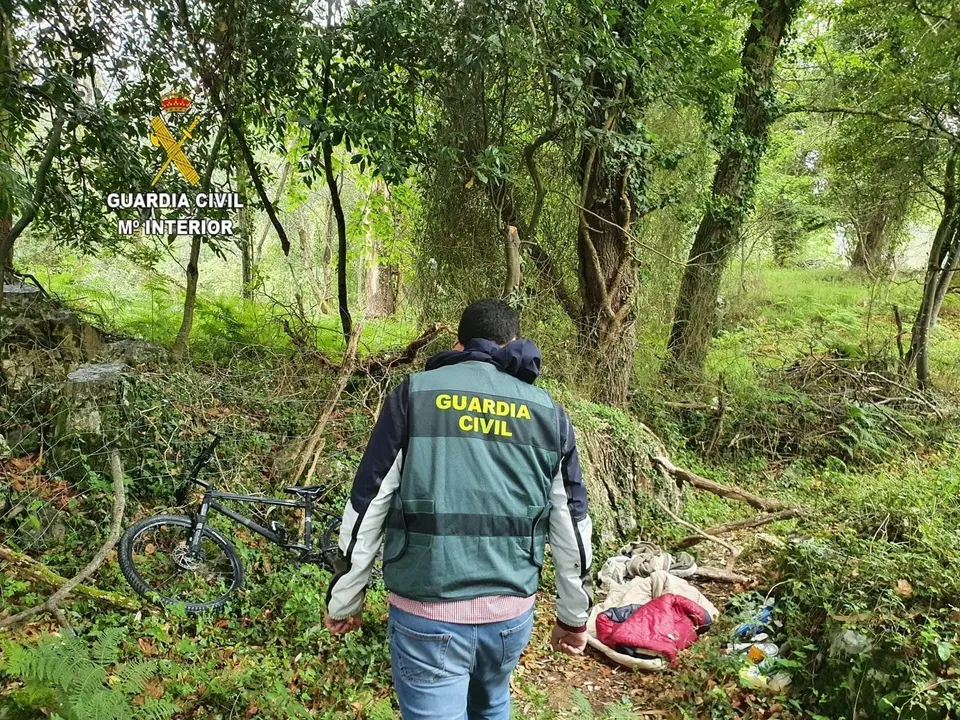 Un gente de la Guardia Civil en el operativo