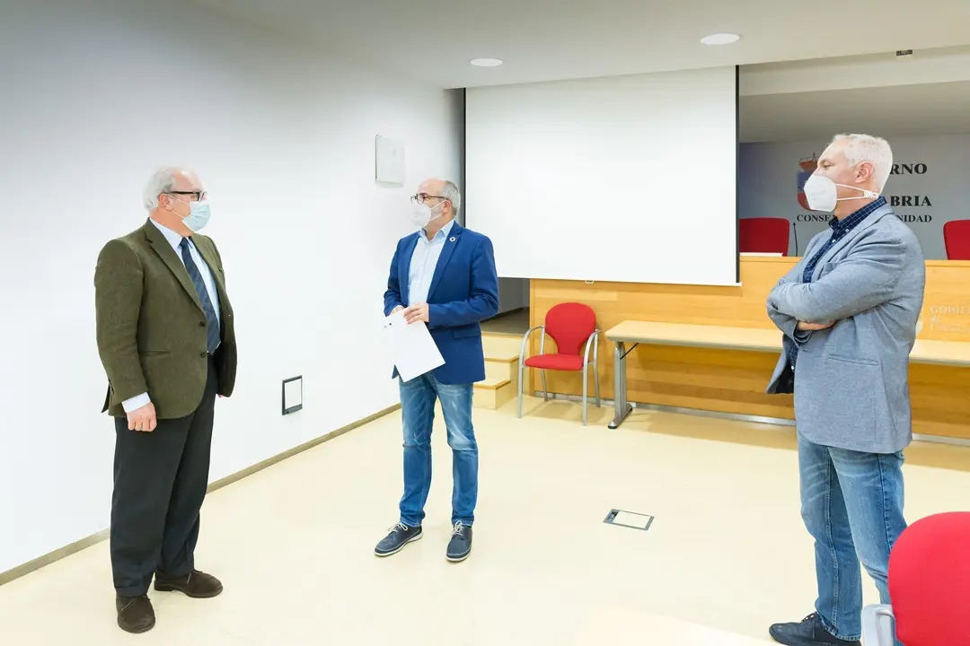 El consejero de Sanidad, Miguel Rodr&iacute;guez, recibe al miembro de la Sociedad Espa&ntilde;ola de Directivos de la Salud (SEDISA), Carlos Colilla.
