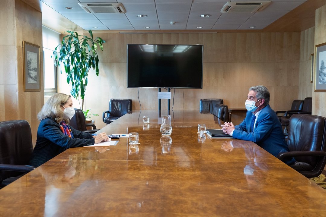 El presidente de Cantabria, Miguel Ángel Revilla, se reúne con la vicepresidenta segunda y ministra de Asuntos Económicos y Transformación Digital, Nadia Calviño.