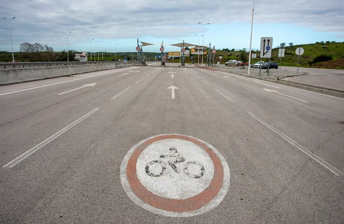 Archivo - Puesto de peaje fronterizo en Portugal