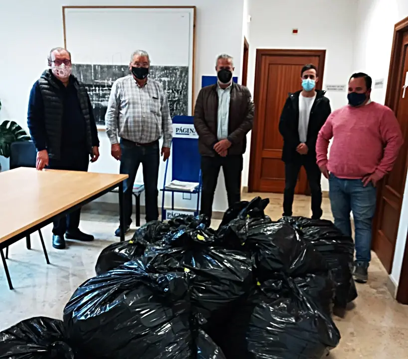 Entrega primera remesa 'tapones solidarios'