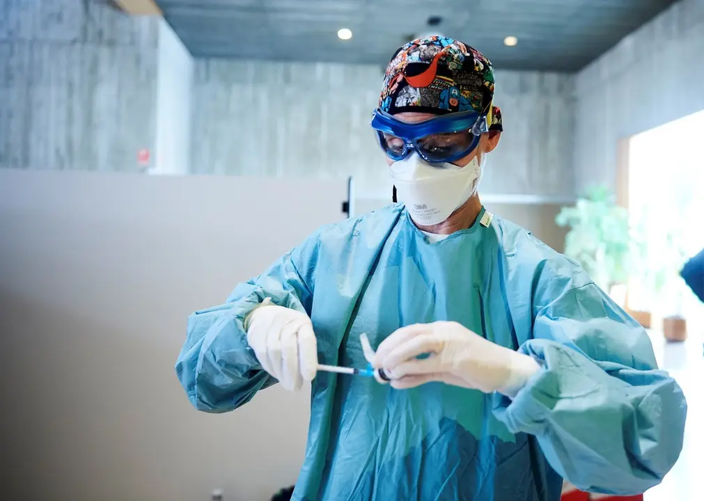 Archivo - Vacunaci&oacute;n contra el coronavirus