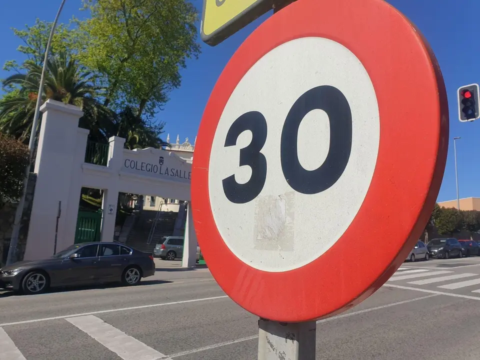 Se&ntilde;al de tr&aacute;fico de 30 kil&oacute;metros por hora