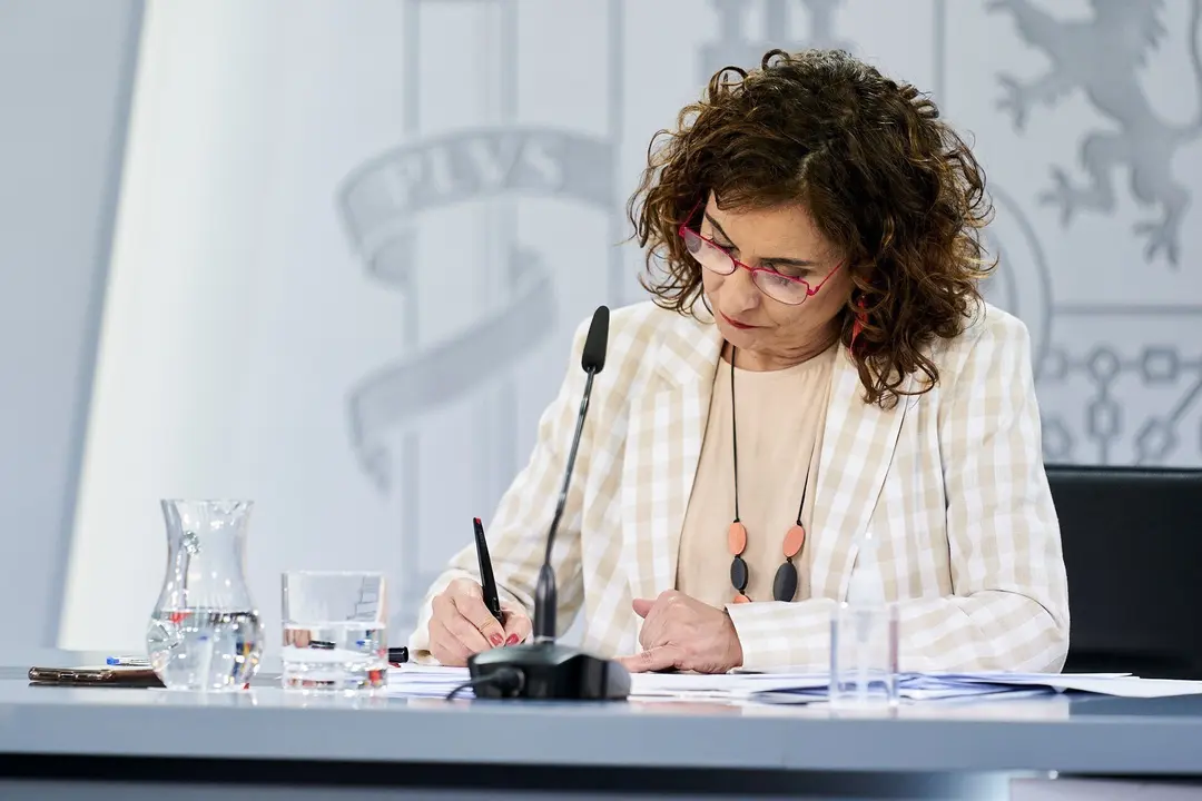 La ministra portavoz y de Hacienda, Mar&iacute;a Jes&uacute;s Montero, comparece en rueda de prensa posterior al Consejo de Ministro s en Moncloa, a 4 de mayo de 2021, en Madrid (Espa&ntilde;a). El Consejo de Ministros de hoy ha sido el &uacute;ltimo que el Gobierno ha celebrado ant