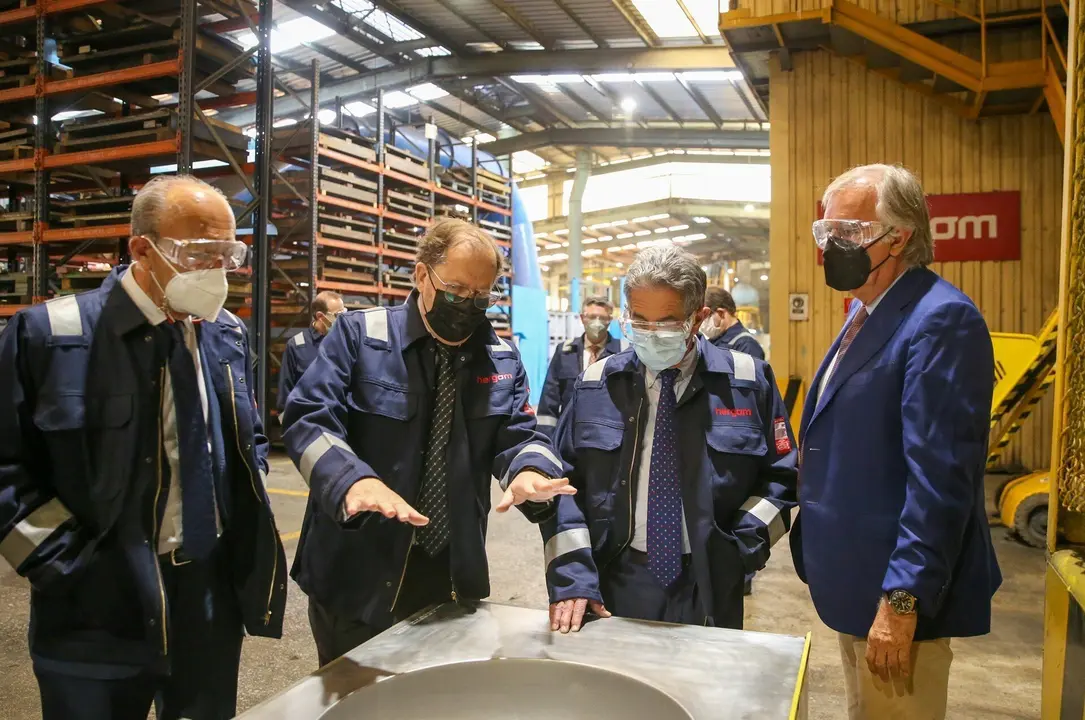 El presidente de Cantabria, Miguel &Aacute;ngel Revilla, y el consejero de Industria, Turismo, Innovaci&oacute;n, Transporte y Comercio, Javier L&oacute;pez Marcano, visitan la empresa Hergom