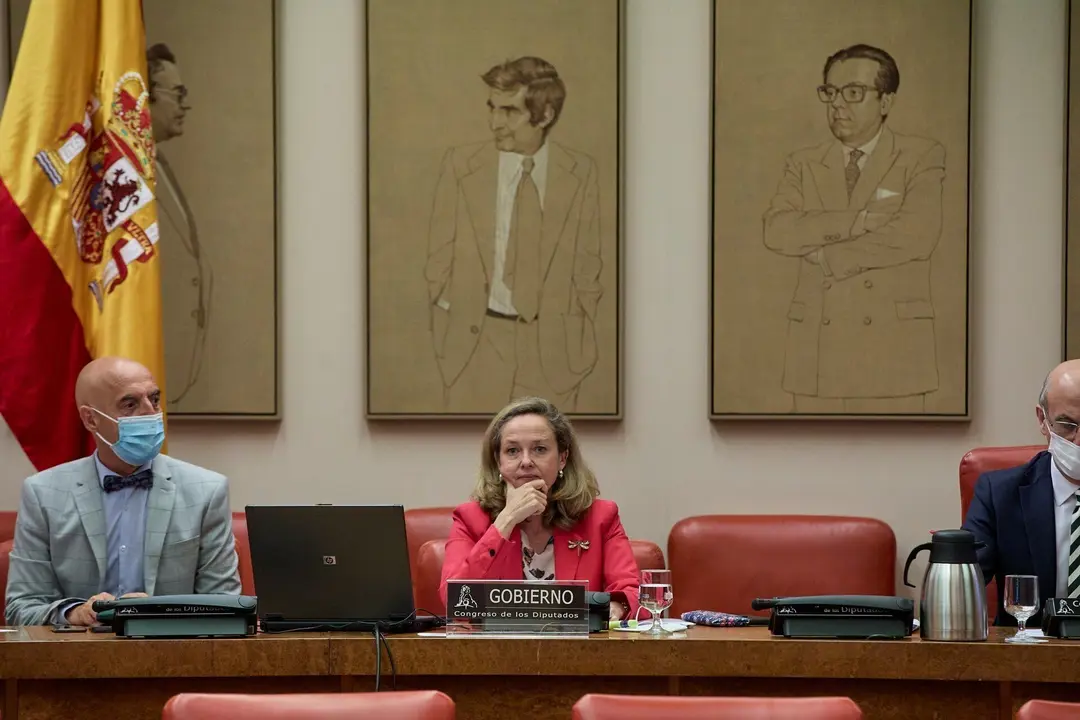 La vicepresidenta segunda del Gobierno y ministra de Asuntos Econ&oacute;micos y Transformaci&oacute;n Digital, Nadia Calvi&ntilde;o, comparece en comisi&oacute;n de su departamento, en el Congreso de los Diputados, a 6 de mayo de 2021, en Madrid (Espa&ntilde;a). 