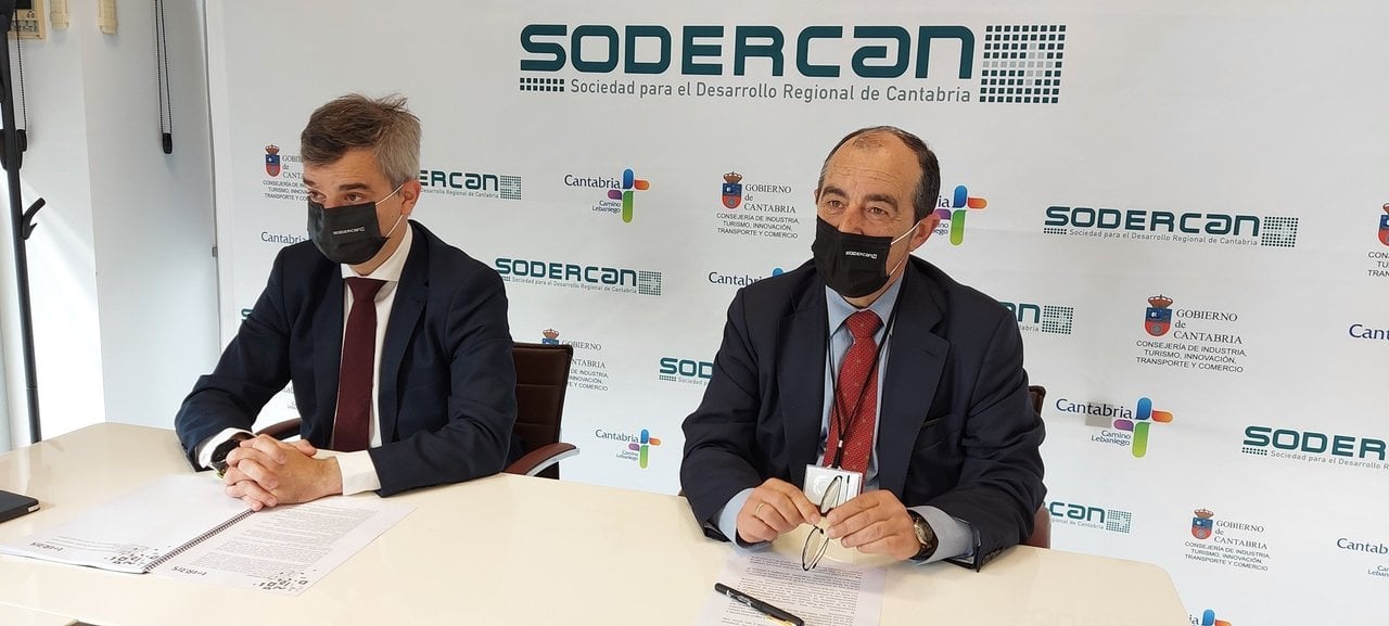 El consejero delegado de Sodercan, Rafael Pérez Tezanos, y el director general de Innovación, Jorge Muyo, en la presentación.