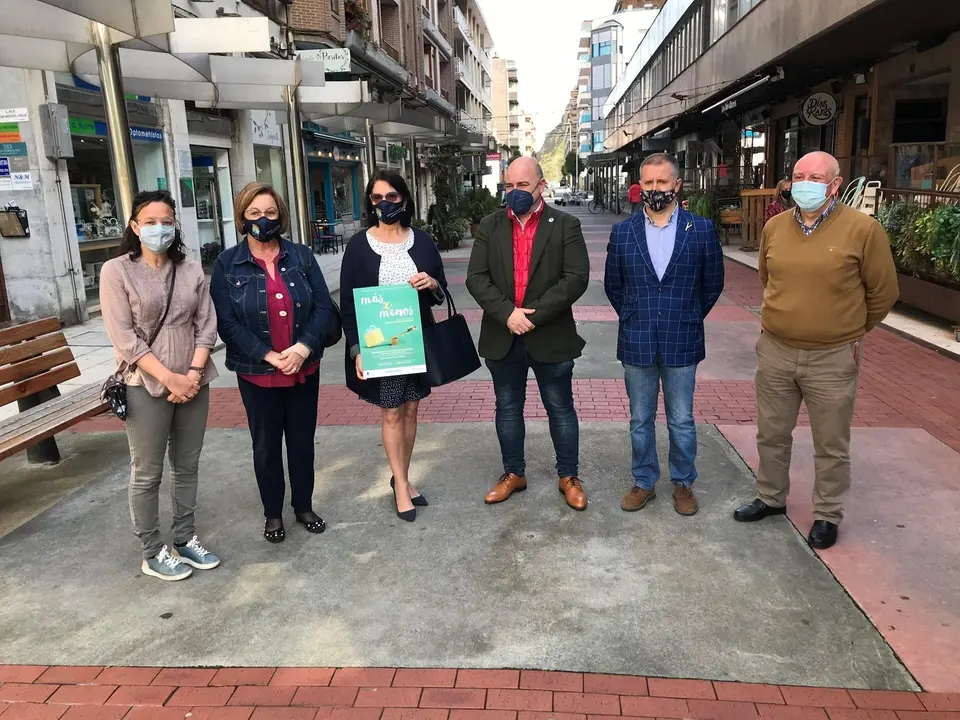 La directora general de Comercio, Eva Bartolom&eacute;, en su visita  Laredo