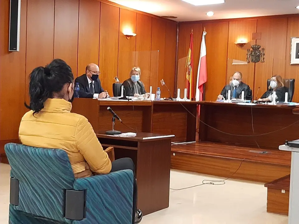 La acusada de estafar un mill&oacute;n de euros a un cliente en el juicio