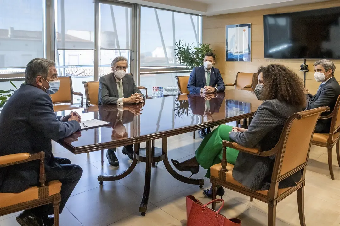 El Presidente De Cantabria, Miguel &Aacute;ngel Revilla, Recibe A La Consejera Delegada Del Grupo Axa, Olga S&aacute;nchez, Y Al Presidente Y Al Director General Del Grupo Igualatorio, Luis Tom&aacute;s G&oacute;mez Y Pablo Corral, Respectivamente, En El Gobierno.