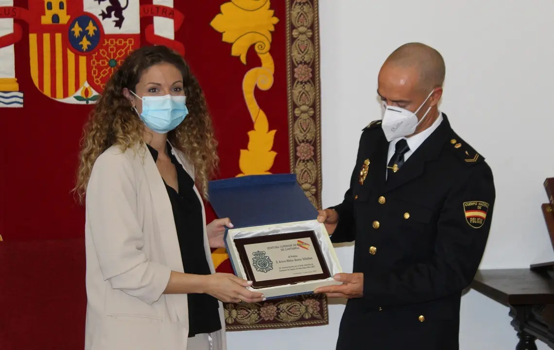 La delegada del Gobierno, Ainoa Qui&ntilde;ones, en el acto de reconocimiento al agente y regatista Arturo Alonso Tellechea