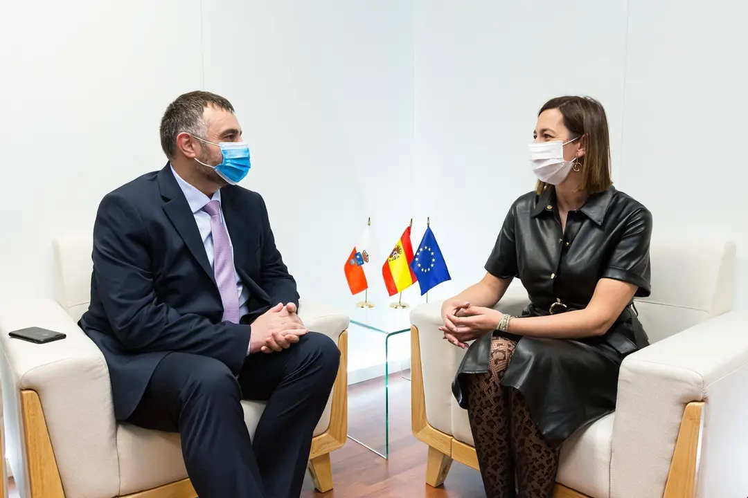 La consejera de Econom&iacute;a y Hacienda, Mar&iacute;a S&aacute;nchez, se re&uacute;ne con la C&oacute;nsul General de Ruman&iacute;a con jurisdicci&oacute;n en las Comunidades de Galicia, Asturias, Cantabria, Pa&iacute;s Vasco, Navarra, La Rioja y la provincia de Burgos, Marian Popescu.