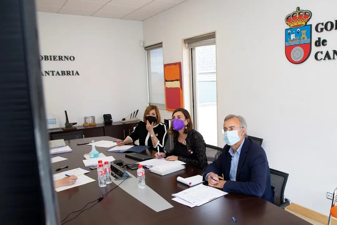 La consejera de Presidencia, Interior, Justicia y Acci&oacute;n Exterior, Paula Fern&aacute;ndez Via&ntilde;a, preside la Comisi&oacute;n de Coordinaci&oacute;n de la Polic&iacute;a Local de Cantabria