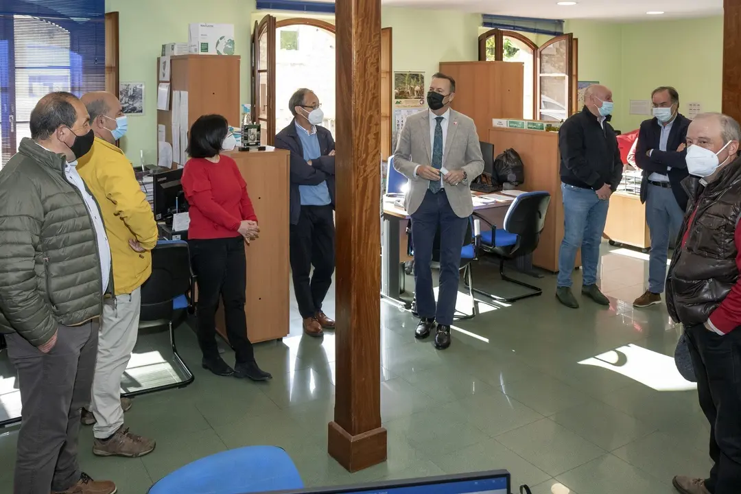 El Consejero De Desarrollo Rural, Ganader&iacute;a, Pesca, Alimentaci&oacute;n Y Medio Ambiente, Guillermo Blanco, Visita La Oficina Comarcal Agraria De Reinosa