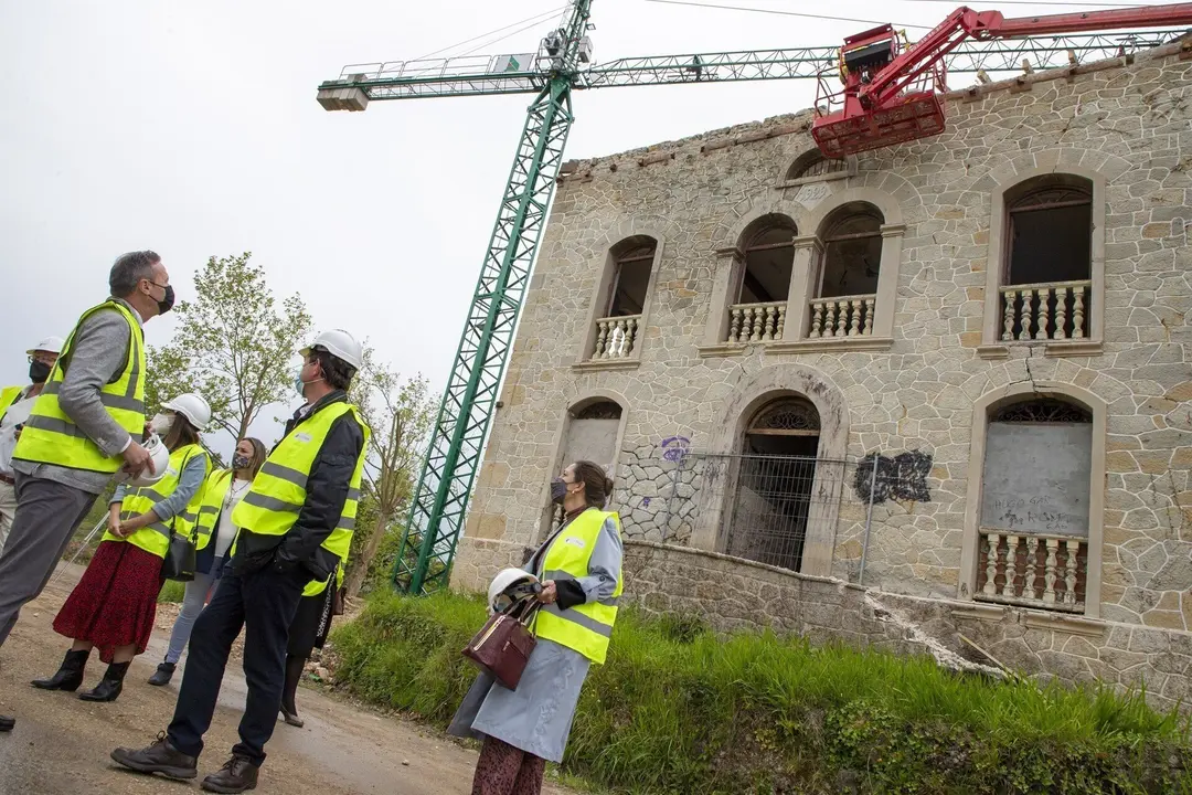 El consejero de Desarrollo Rural, Ganader&iacute;a, Pesca, Alimentaci&oacute;n y Medio Ambiente, Guillermo Blanco, visita las obras de reforma y rehabilitaci&oacute;n de la Casa Pozo.