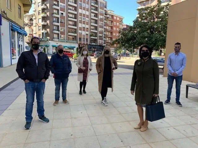La directora general de Comercio, Eva Bartolom&eacute;, visita Torrelavega