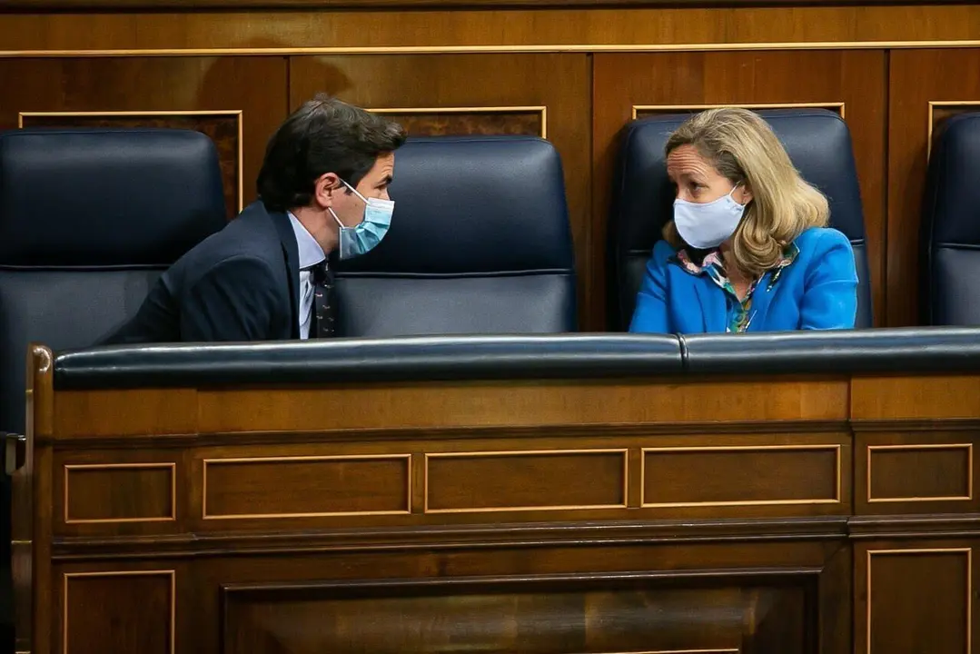 Pedro Casares con Nadia Calvi&ntilde;o