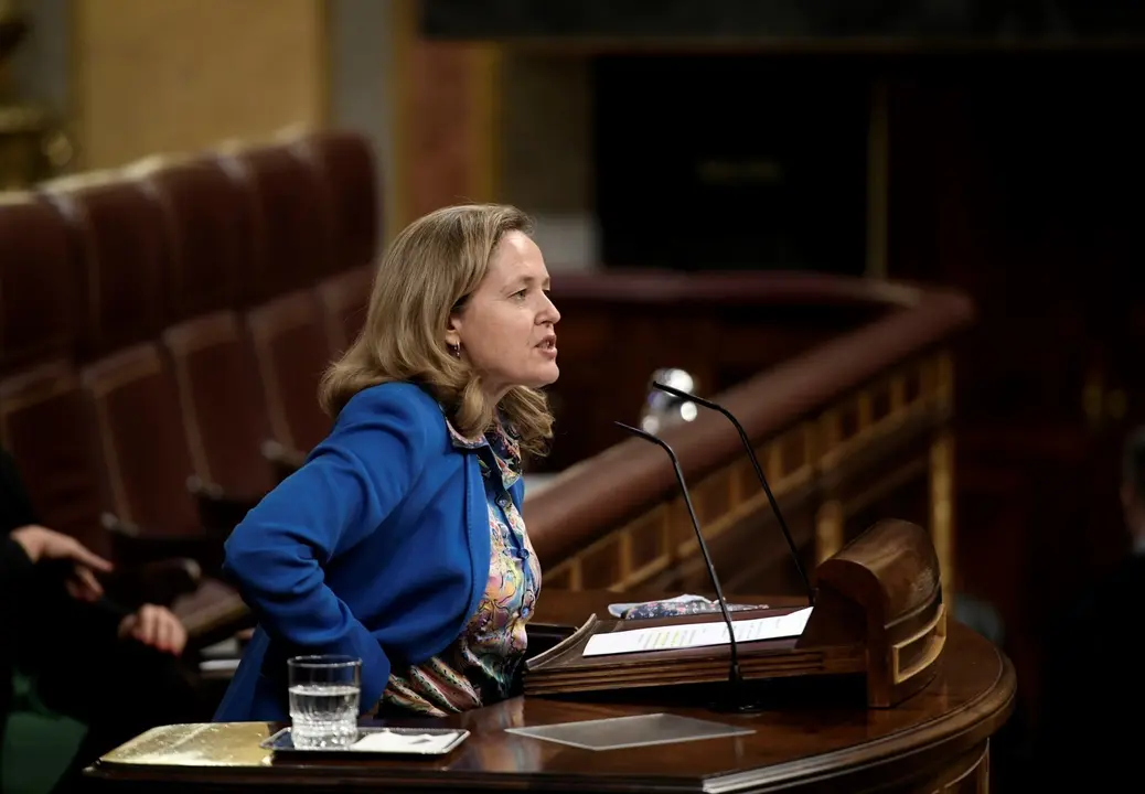 La vicepresidenta de Asuntos Econ&oacute;micos, Nadia Calvi&ntilde;o, interviene en una sesi&oacute;n plenaria en el Congreso de los Diputados, a 13 de mayo de 2021, en Madrid, (Espa&ntilde;a). 