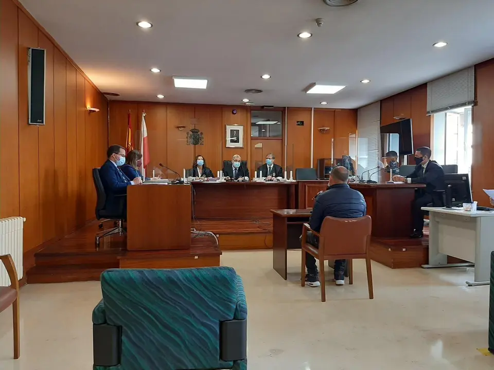 Condenado por intentar matar a tiros a otro en Renedo, en el juicio contra &eacute;l en la Audiencia de Cantabria