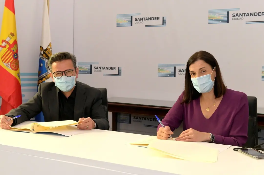 Firma de convenio entre el Ayuntamiento y Nueva Vida