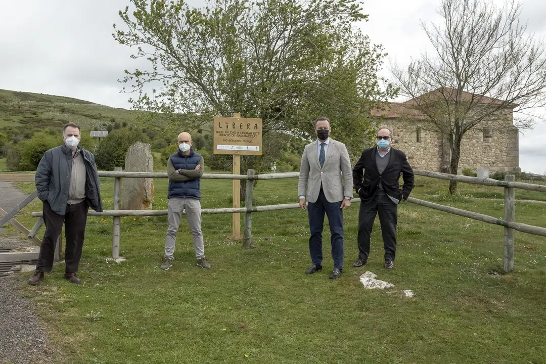 El consejero Guillermo Blanco visita las actuaciones del proyecto LIBERA en el entorno de los centros de interpretaci&oacute;n del sur De la regi&oacute;n