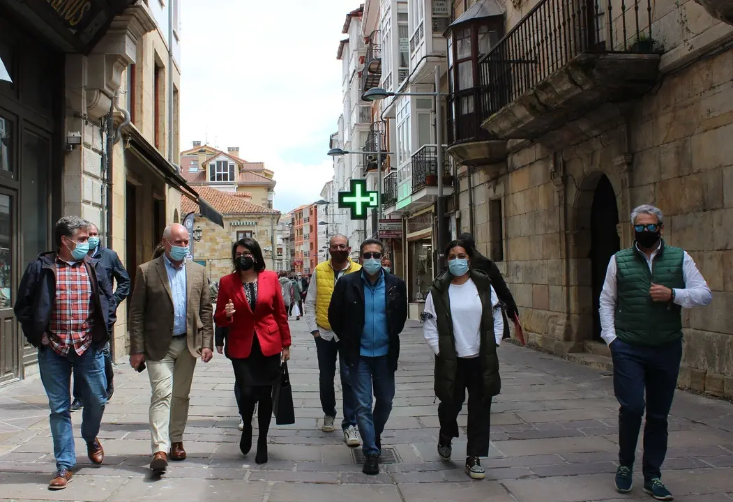 Visita de la directora general de Comercio, Eva Bartolom&eacute;, a Reinosa para conocer las necesidades del sector