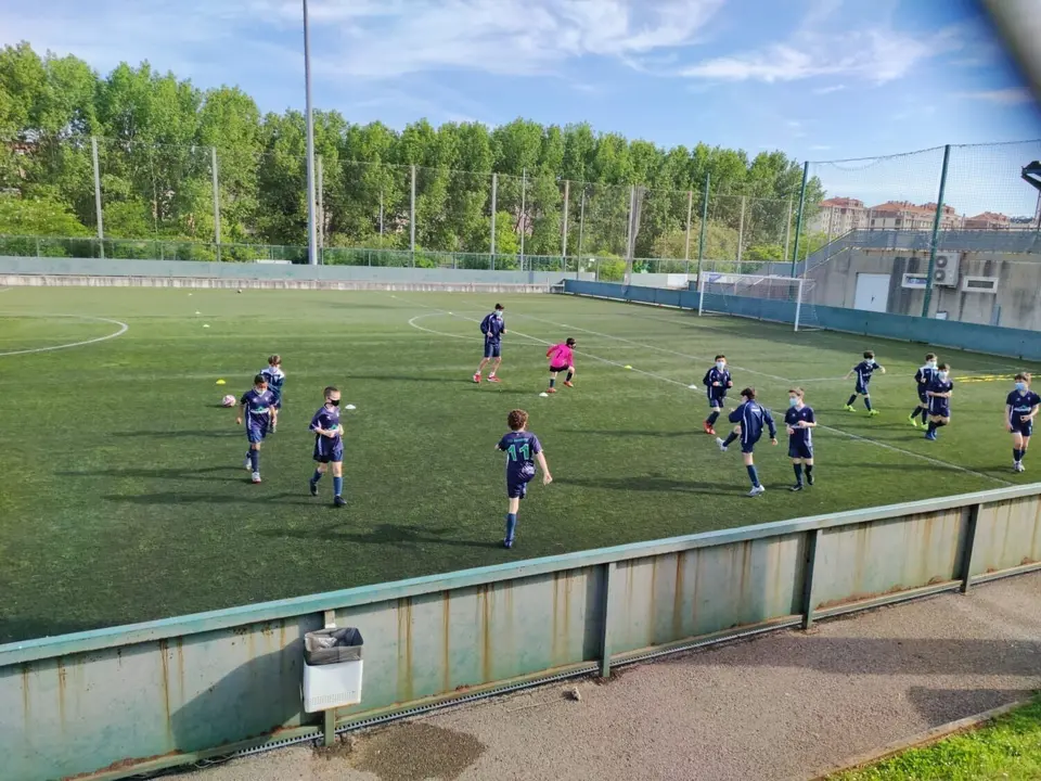Equipo de f&uacute;bol base en Cantabria