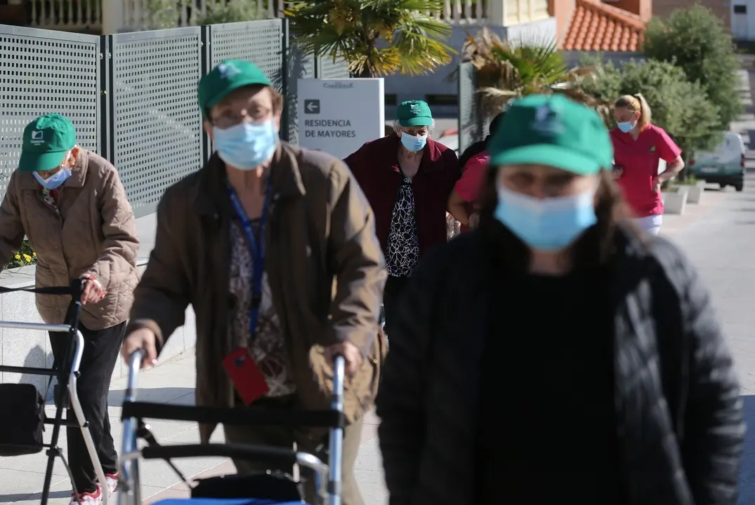 Varios ancianos de residencias. Archivo