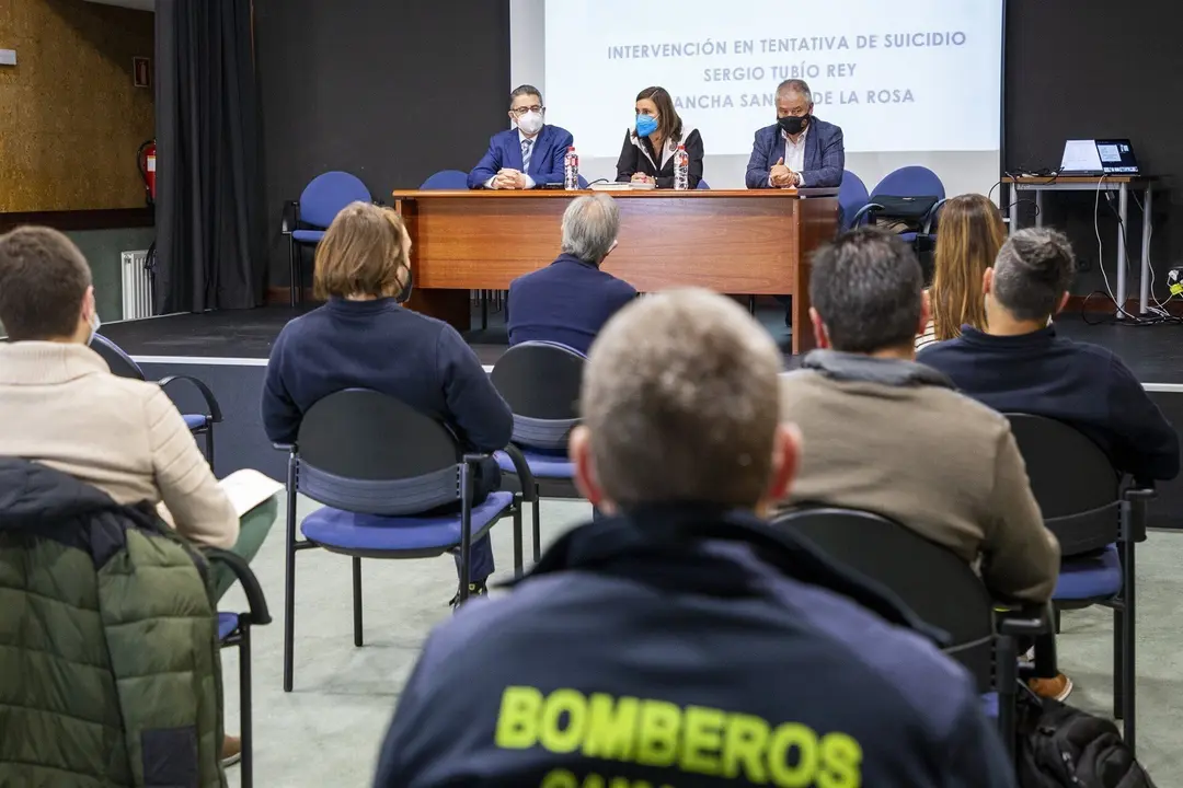 La Consejera De Presidencia, Interior, Justicia Y Acci&oacute;n Exterior, Paula Fern&aacute;ndez Via&ntilde;a, Interviene En La Apertura De Un Curso De Especializaci&oacute;n De Intervenciones Por Tentativas De Suicidio Dirigido A Los Servicios De Emergencia Auton&oacute;micos